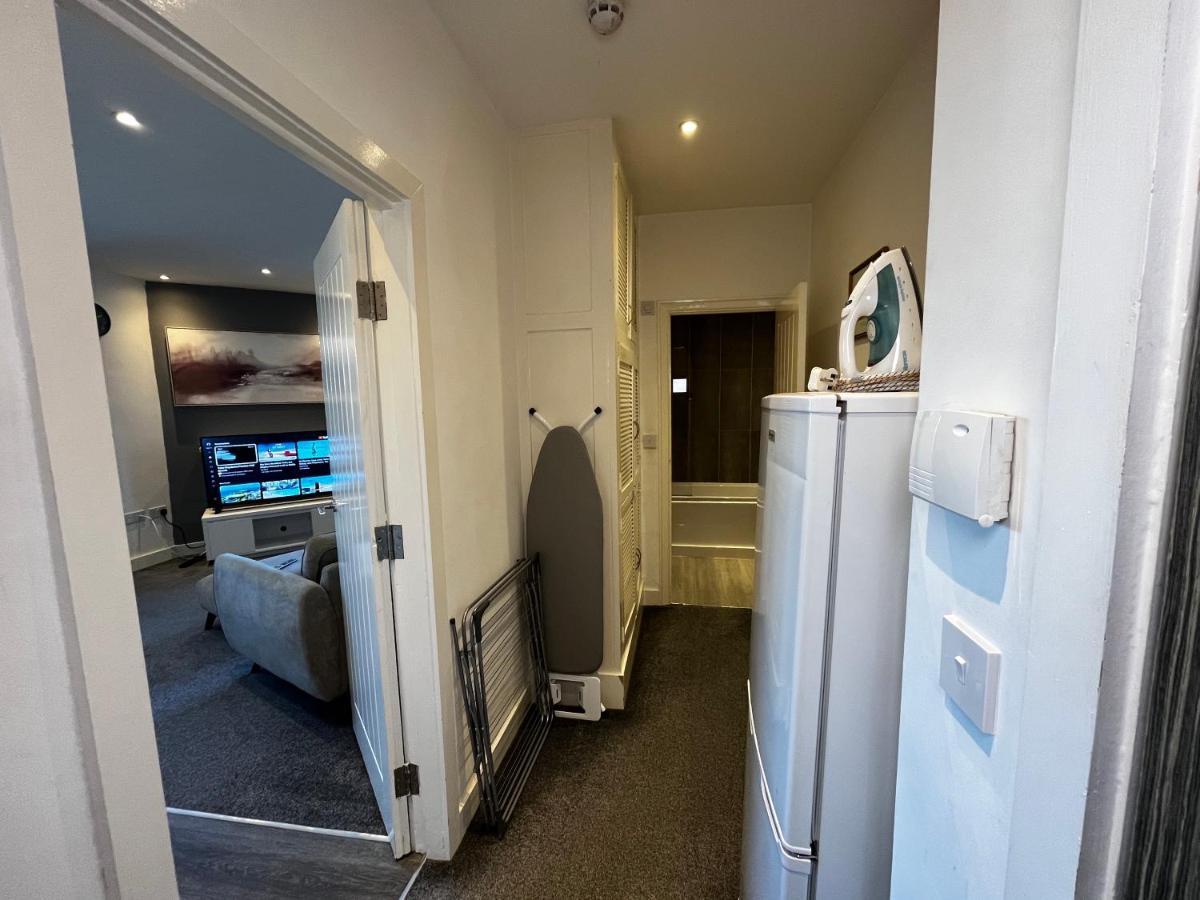 Lovely Serviced - Near Hospital Apartment *