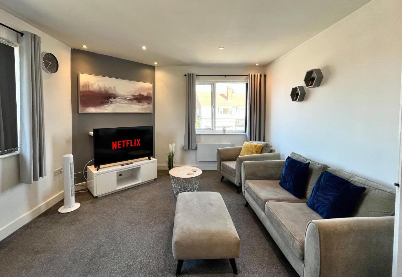 Lovely Serviced - Near Hospital Apartment